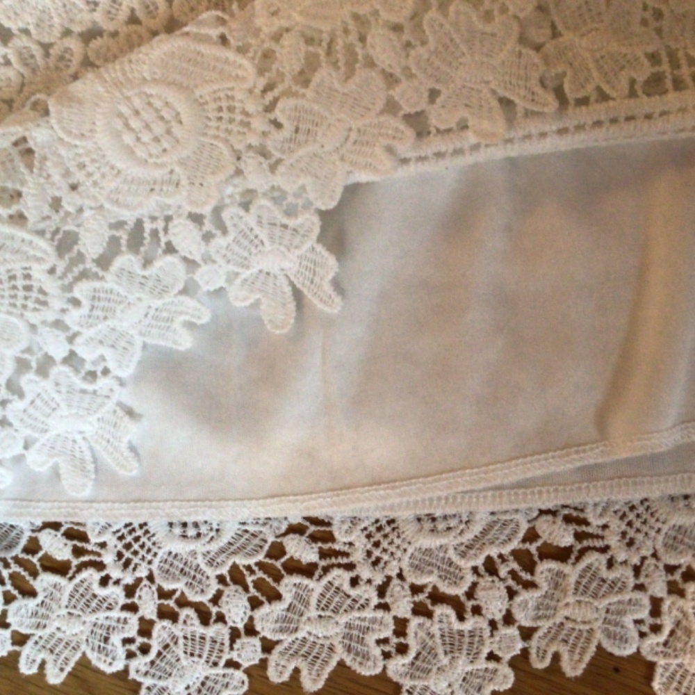 Simplee Crochet lined white Lace l/s blouse sm NWOT $78R - Picture 5 of 8